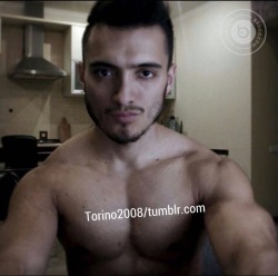 heteros-stuff:  rds2994:  torino2008:  Franco Ruiz otro Hetero q le gusta su cuerpo y mostrarlo también, si te gusta dale like ha este chaval comparte suscríbete y comenta  Q rica verga cabezona 😏😏  OH … QUE RICO