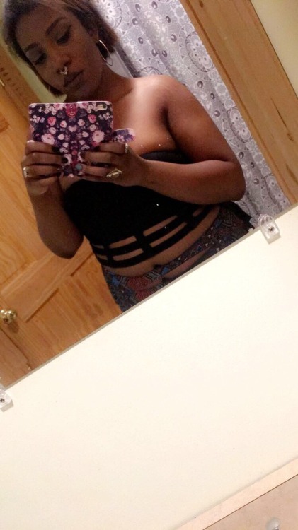 neverrenowned:  Happy Blackout y'all 💕💕🤘🏾 My melanin pops severely. ✨✨💁🏾