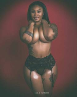 thicksexyasswomen:  cottonstateking:  Who Up  Lovely