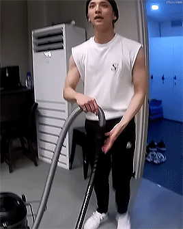 gl8ceon: shua, probably: the beach is *flexes* that way