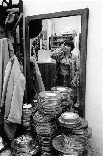 una-lady-italiana:
“ Agnes Varda at home on Daguerre Street © Martine Franck/Magnum Photos
”