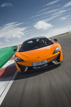 Itcars:  570S Coupé: The First New Mclaren Sports Series Model The Mclaren 570S