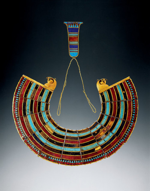 Usekh Collar of Tutankhamun with CounterweightA rainbow of colors: This broad collar has 11 main sec