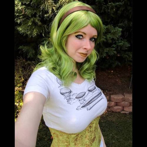 taylissforge:  Feeling a bit green. Happy St. Patrick’s Day.  #corset #ardawigs #stpatricksday #stpattysday #green