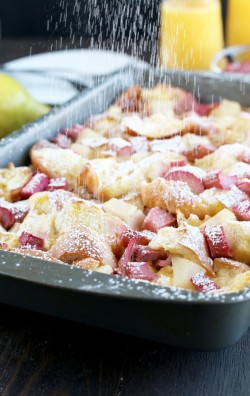 foodffs:  Rhubarb Pear French Toast Overnight