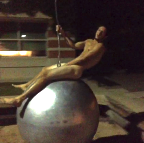 jensensations:  jensensations:  wow so the giant pendulum statue at my friend’s