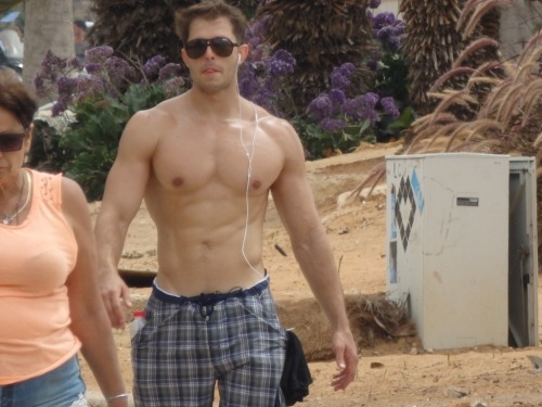 moteq1:  Hot Heeb of the Day Jerusalem Beach, Tel Aviv. 