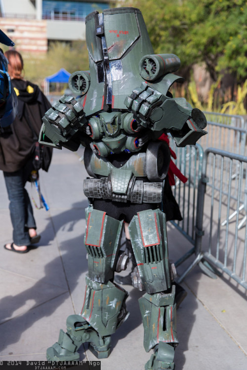 rufftoon:kamikame-cosplay:Great shot at Amazing Arizona Comic Con 2014 by dtjaaaam. Gipsy Danger