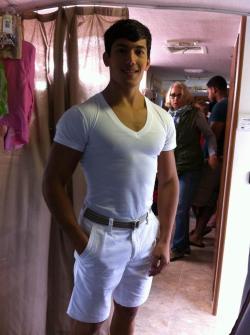 pectease:  Another V-Neck For V-Day, courtesy