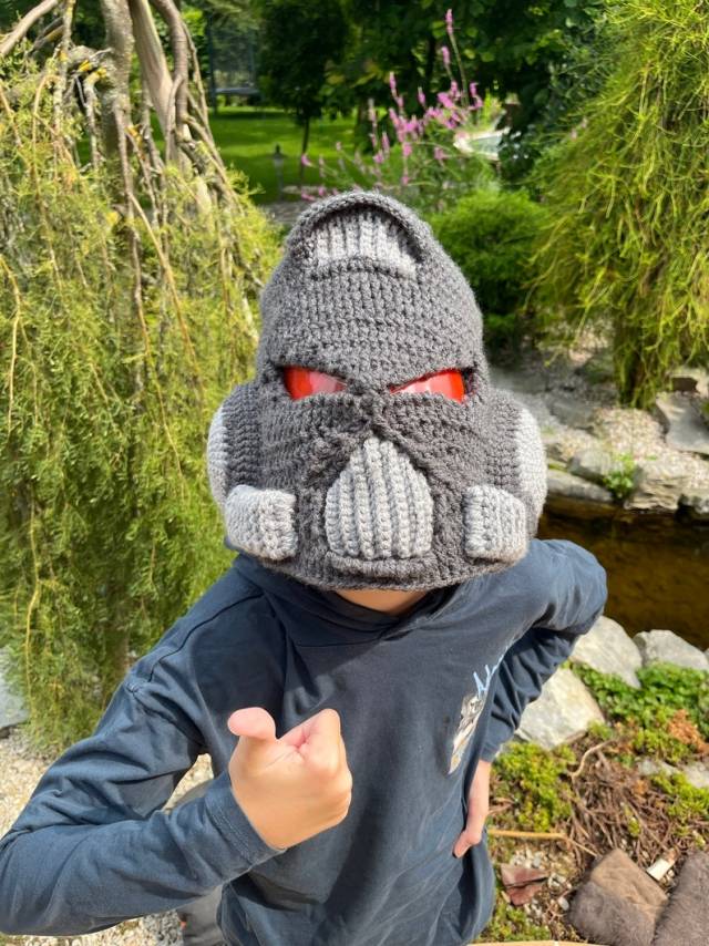 Cosplayers, Check Out This Impressive Warhammer 40K Space Marine Astartes Helmet Crochet Pattern! 👉 