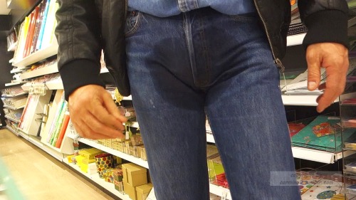 Porn femboydl:  levis jeans wetting in public photos