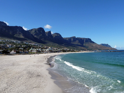 Camps Bay, Cape Town, South Africa. Camps Bay, Cidade do Cabo, África do Sul.Photo copyright: Damien