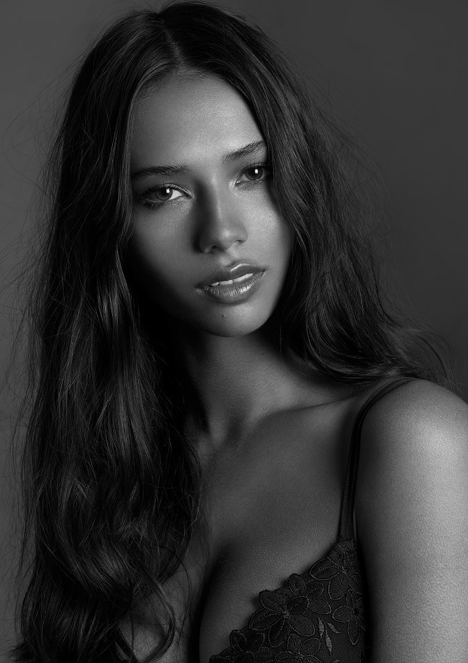 cosmopolitanbeauty:    Kirstie Beck  