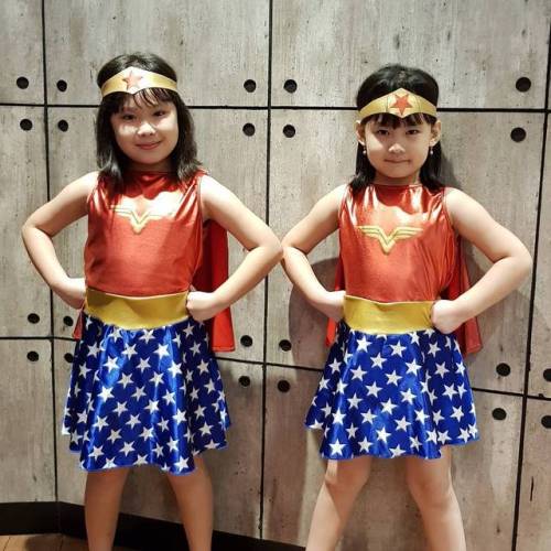 thats-what-sidhe-said:pr1nceshawn:Little Girls Dressed as Wonder Woman.