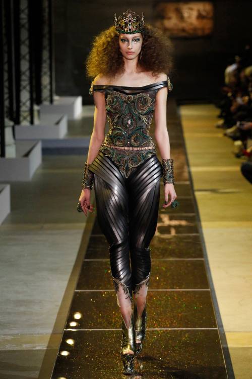 Contemporary Armour inspired Runway Warriors [5/5]1: Jean Paul Gaultier  A/W09rtw2: Gareth Pugh  S/S