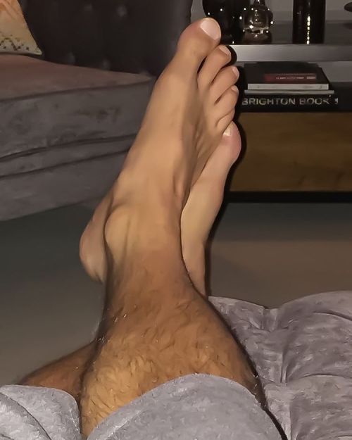 Feet up. Who&rsquo;s going to massage my size 12s? #ukfootlad #malefeet #malefeetfetish #malefeetlov