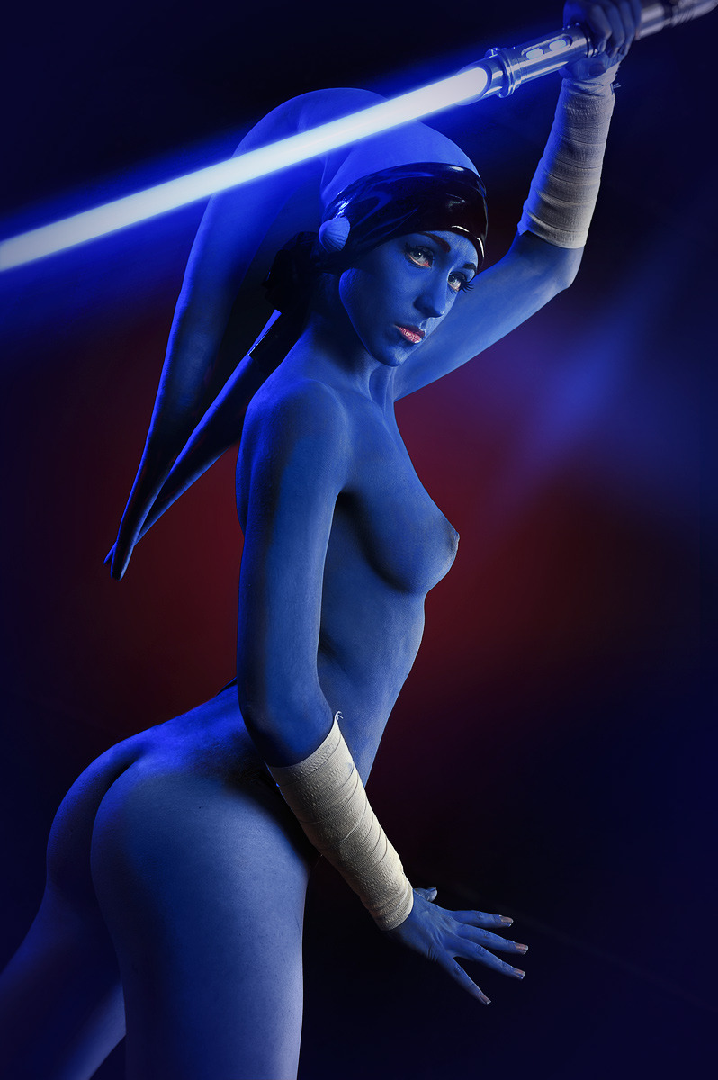 nerdynakedgirls:  Twi’lek girl by DobbiSallozare 