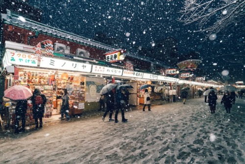 yokoichiphotography: Snow covered Tokyo. Senso-ji temple, Asakusa. featured 121clicks121click