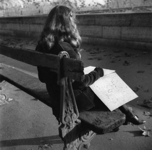 joeinct:Lella in Paris, Photo by Édouard Boubat, 1950