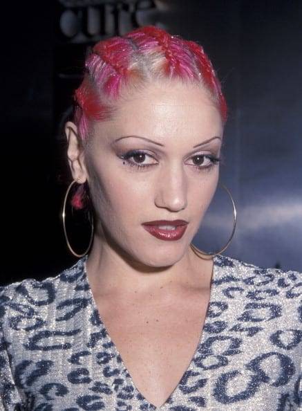 90s-2000sgirl:Hoop Earrings Trend of the 2000′sIf you didn’t want a pair of hoop earrings back in th