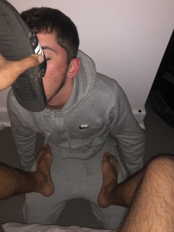 arabmasterboy:  NEW VIDEO : (24 Mins) - Young Scally Teen Worships My Big Feet. Very hot! My hot towel boy who fell in love with me and my feet as he used to stare at me at the gym is now here gagging and sucking on my toes. Another pathetic faggot of