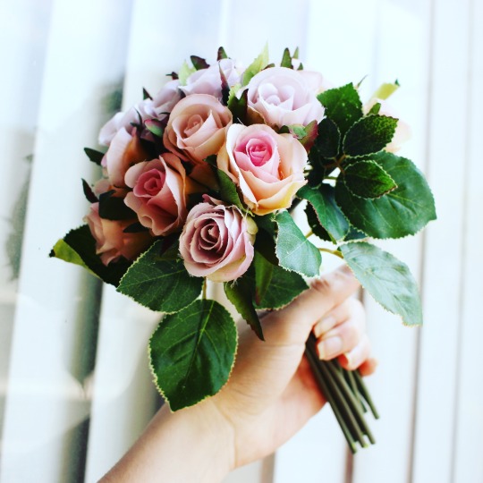 Kazza Fiori - Como fazer arranjos de flores para casamento?