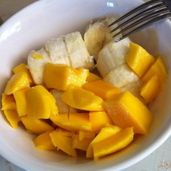 thepetiteathlete:  Post run snack. #mango #banana 