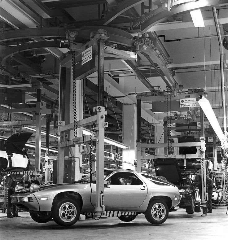 gentlecar:  1977 Porsche 928 Assembly line