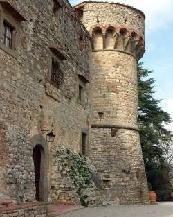 igerstoscana:  Meleto Castle in the heart