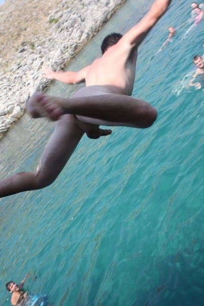 dlorne29:  ndalversbttm:  Looks like he is diving into a tight ass hole   Stunning