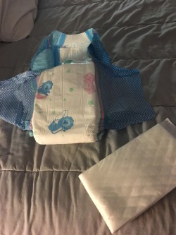 krinkleskorner:  pointerthepiglet:  I got a present from a friend and I couldn’t wait to try them out!!!   Super crinkly and comfy!! Can’t wait to see how they swell hehehe  You guys HAVE TO check out this guys page and enjoy the awesome vids and