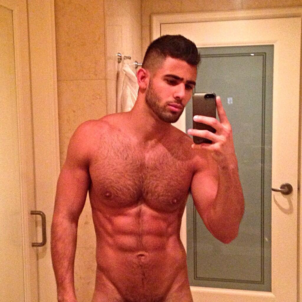 vinemales:  Murray Swanby taking a #saturdayMorning #selfie #hotguysonvine #shirtlesssaturday