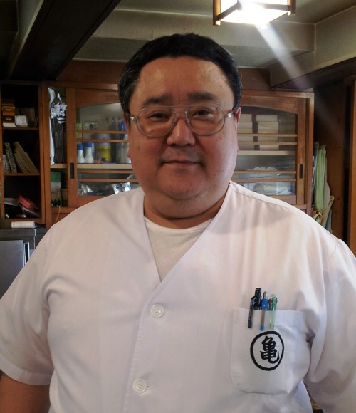 toumodajiba: 大叔要不要暖被的，免费，只要正抱着大叔，摸大叔的小鸡巴。 I would love to just to get naked with him and have sime h