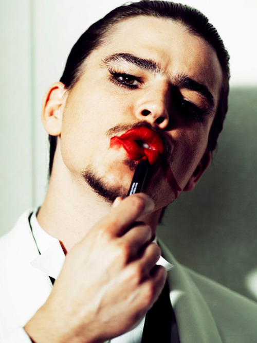 Porn lehroi:  Mario Testino ‘Josh Hartnett photos