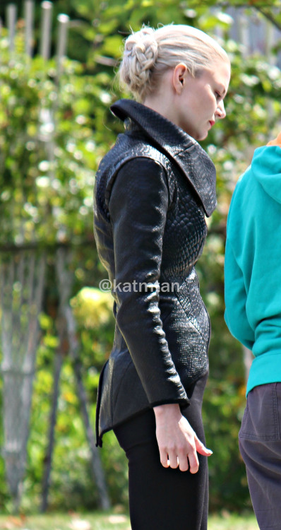 katmtan:Closer look of JMo’s outfit today as Dark Swan (August 25th 2015)