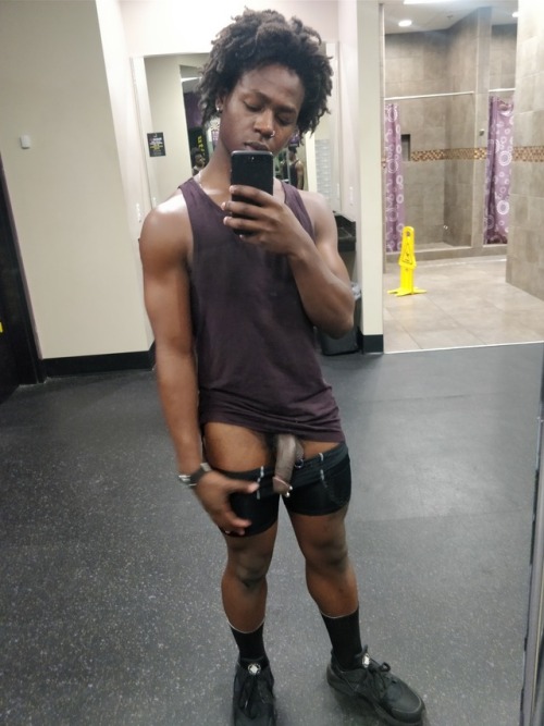 publicdicksplay: Fan Submission: Gym Chronicles Planet fitness but different night