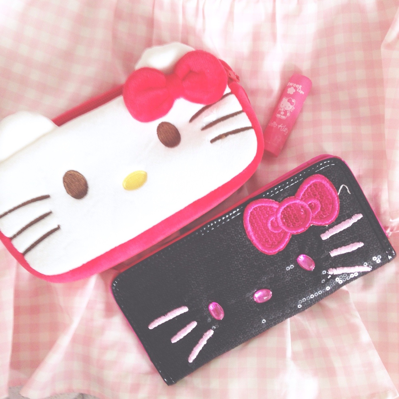 alphiesprincess:  hellokittyroyalty:  Hey kittens! Our giveaway is finally here and