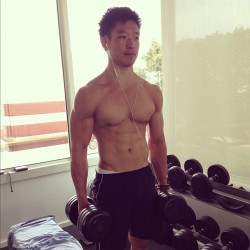 orientalust:  This guy is hella sexy  yummy