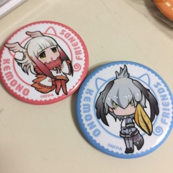 tokyomicma:  WENT TO KEMONO FRIENDS POP UP SHOP AND SOMEHOW PULLED MY TWO FAVE GIRLS OUT OF SOME BLIND PACKAGE BUTTONS