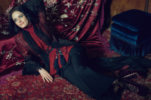 ladygrayluvs:edenliaothewomb:Eva Green, photographed by Sofia Sanchez &amp; Mauro Mongiello for 