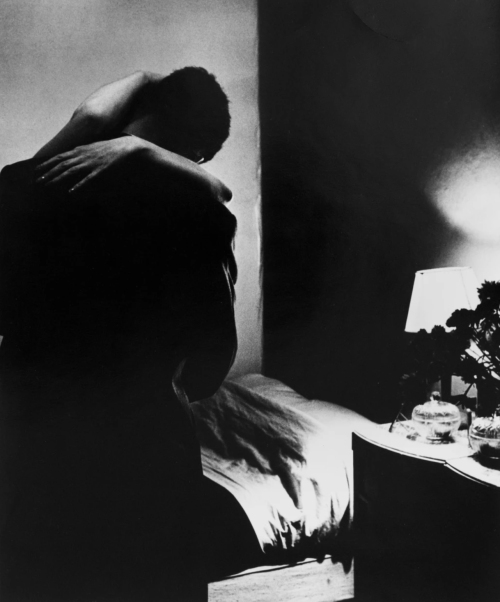 kvetchlandia:  Bill Brandt     In a Soho Bedroom, London     1938