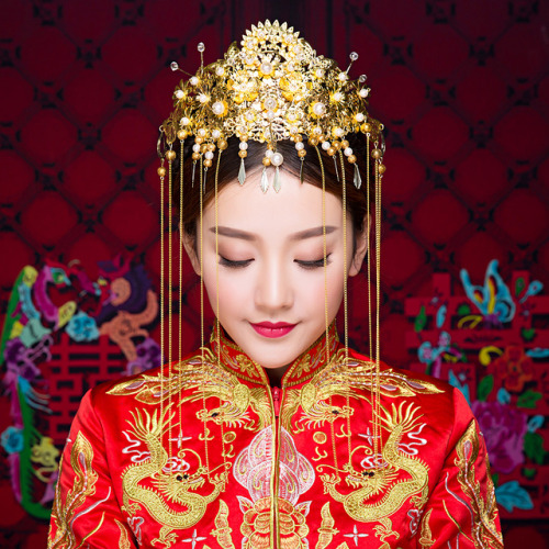 chinoiserie-mademoiselle:Traditional Chinese wedding headpieces (Part 2/2)I love these headdresses s