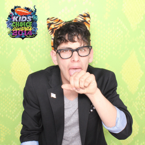 KCA night has finally arrived! Let the Orange Carpet coverage begin! Robbie Shapiro from Victorious 