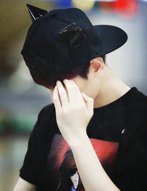 krismebaek-blog:  what are you hiding, baby 
