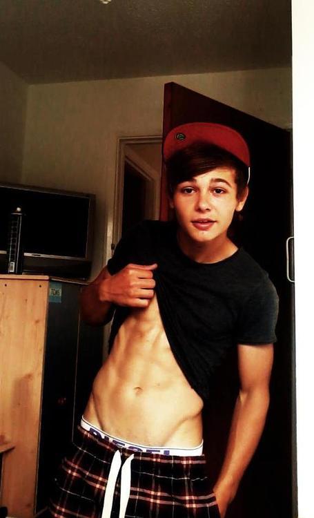 2014homoboy:  boyzwhat:  æ♥  Oh ahhhh ummm…… WOW so many hot boys!!! 