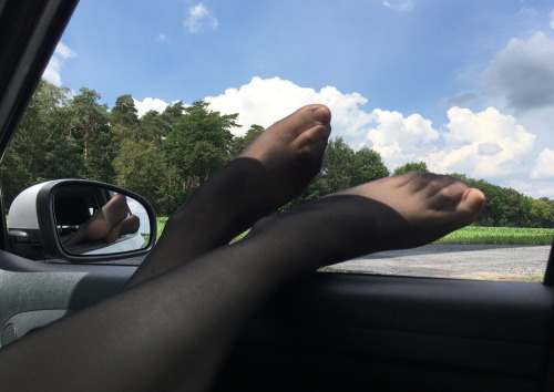 rfwka: Objects in the rear-view mirror … Short break with brilliant weather. The pantyhose feels muc