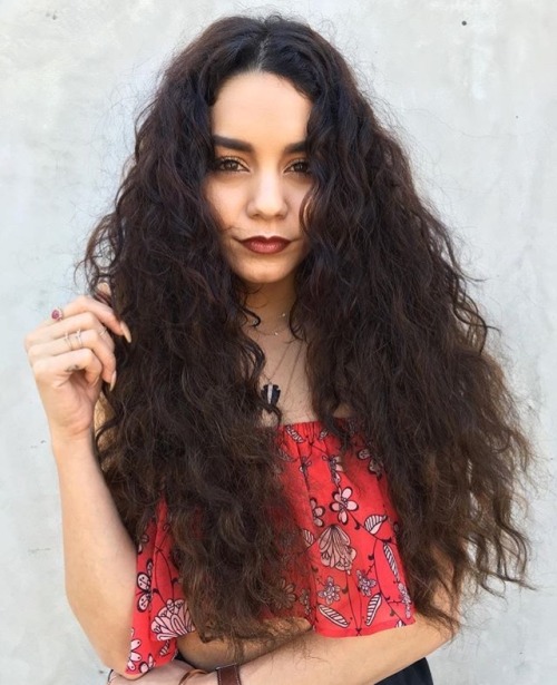 hudgens-online: This beauty kills me. She can literally do it all!