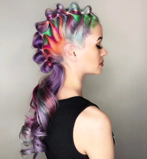 wilwheaton:mymodernmet:“Unicorn Hair” Trend is a Fantastical Way to Celebrate the Pastel Colors of S