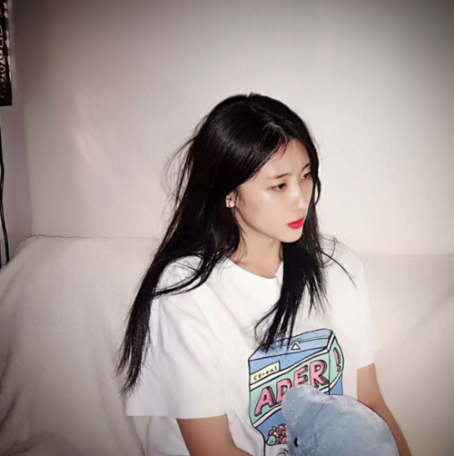 Moon Hyuna -  ADER ERROR - CEREAL T-SHIRT Shirt: x / $ 69.00