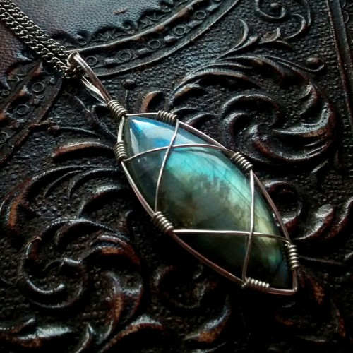 this labradorite is beyond beautiful